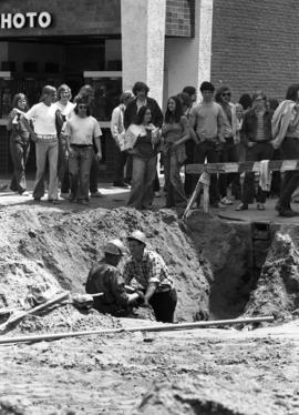 Construction workers continue to work during protest, Day of Peace protest, St. Cloud State University