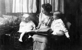 Mary Lewis reads to children Virginia and Freeman