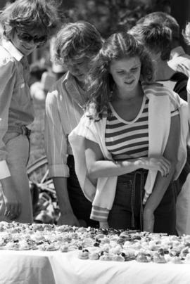 People walk past art vendors, Lemonade Concert and Art Fair, St. Cloud State University