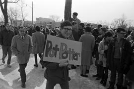 Students protest the non-renewal of the contract of Ed Richer, St. Cloud State University