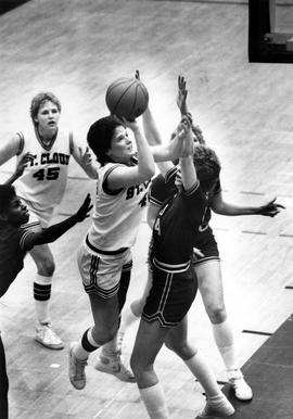 Bonnie Henrickson goes up for a basket, St. Cloud State University