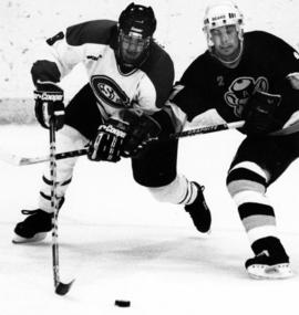 Matt Cullen plays in a hockey game, St. Cloud State University