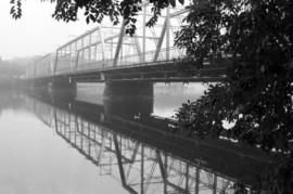 10th Street bridge spans over the Mississippi River