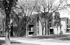 Benton Hall (1967), exterior, St. Cloud State University