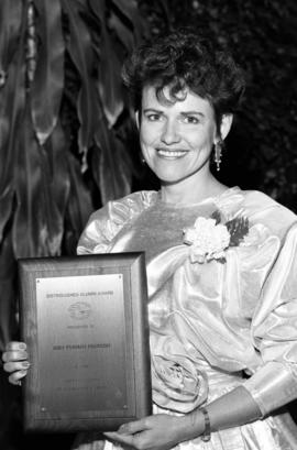 Judy Forman Pearson receives the Distinguished Alumni Award, St. Cloud State University