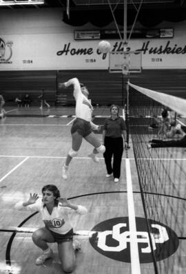 Volleyball coach Dianne Glowatzke watches a woman hit a volleyball, St. Cloud State University