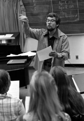 Stephen Fuller teaches a music class, St. Cloud State University