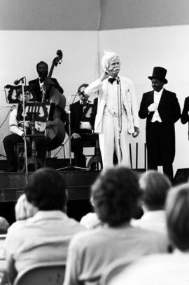 A man impersonates Mark Twain, Lemonade Concert and Art Fair, St. Cloud State University